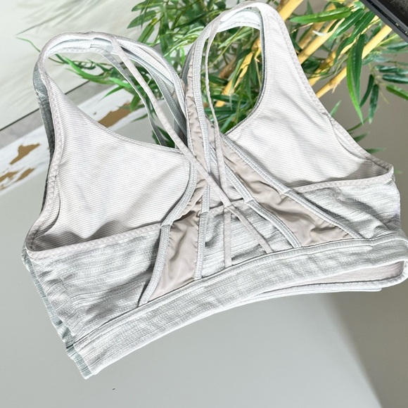Athleta Sport Bra Medium Strappy Crossback Gray Pull On Medium Impact - Picture 4 of 6